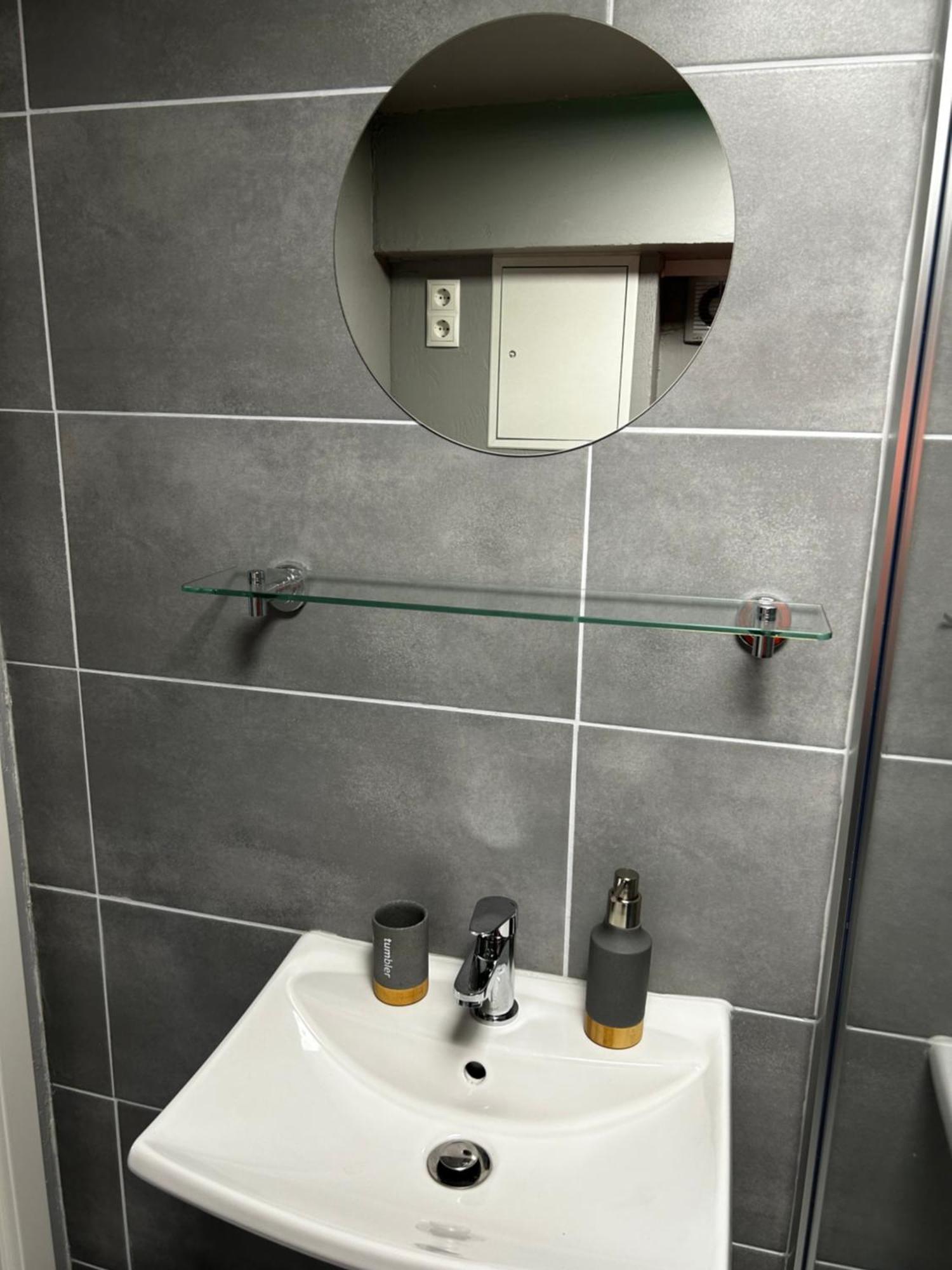 Guidos Place Souterrain Apartment Weissenthurm Εξωτερικό φωτογραφία
